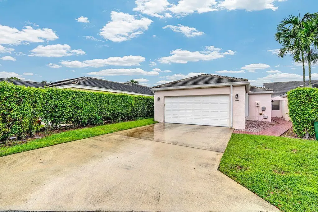 1048 Island Manor Drive Greenacres FL 33413