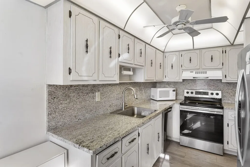 1050 Citrus Delray Beach FL 33445