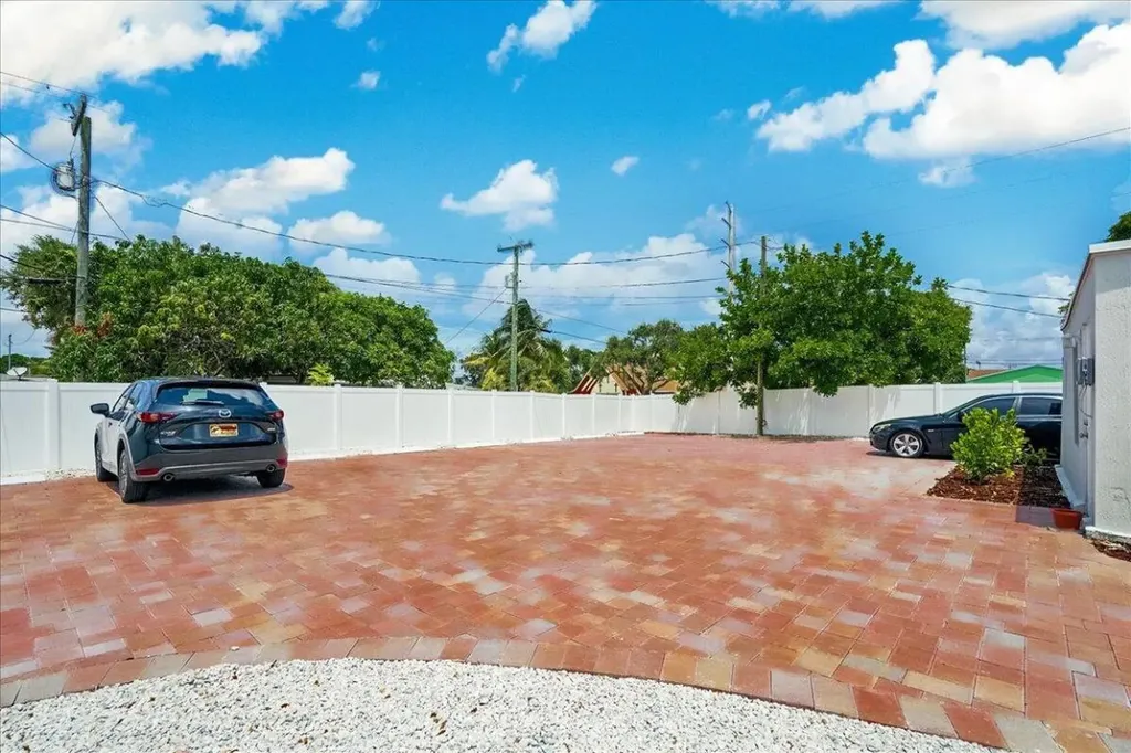 305 Cypress Drive E Lake Park FL 33403