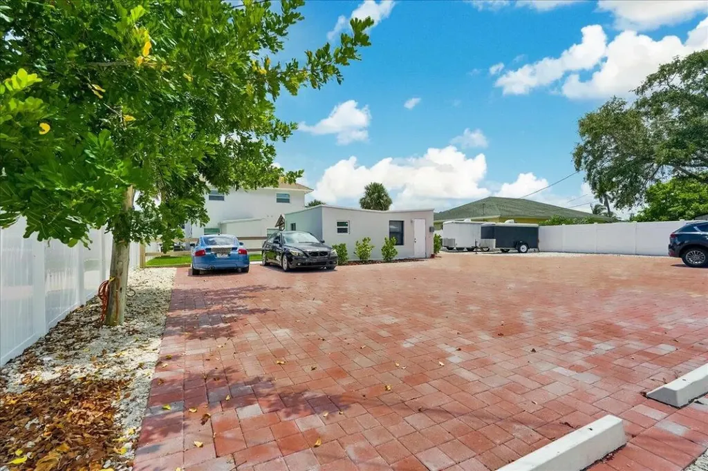 305 Cypress Drive E Lake Park FL 33403
