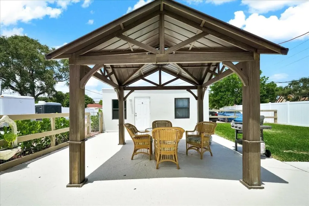 305 Cypress Drive E Lake Park FL 33403