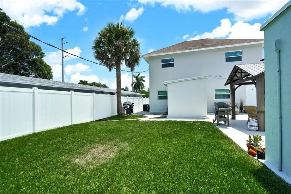305 Cypress Drive E Lake Park FL 33403