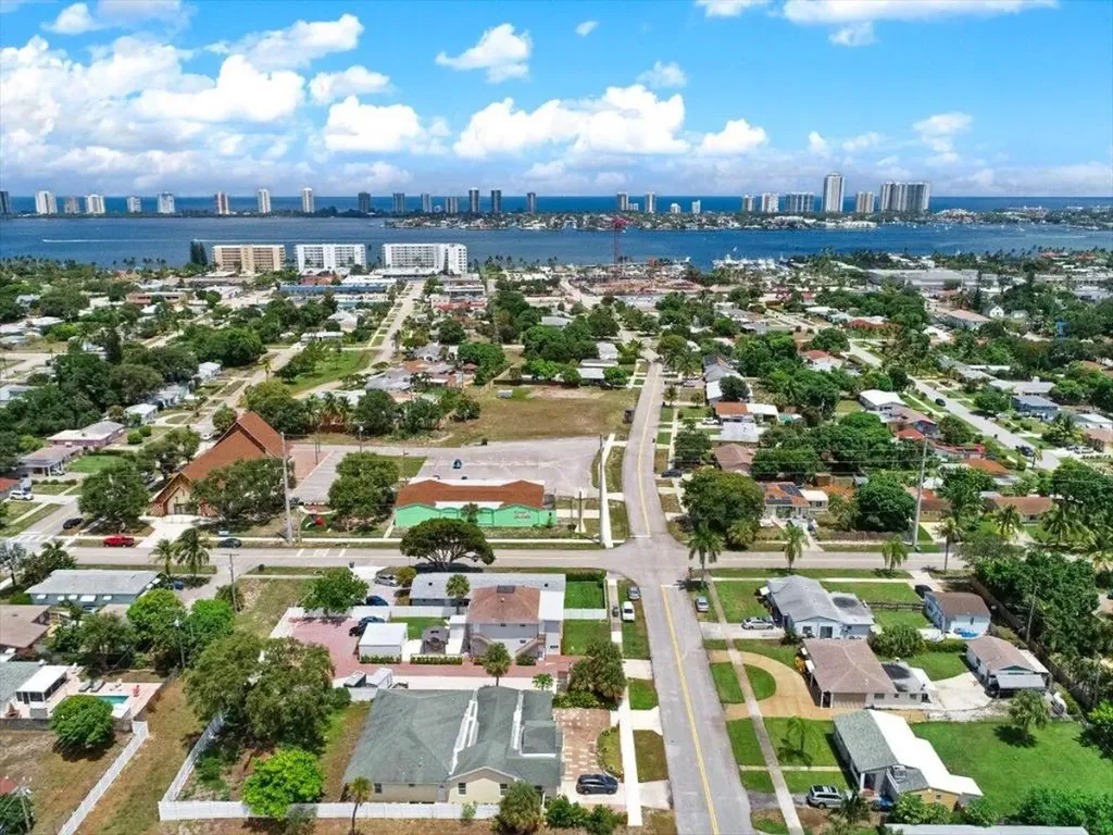 305 Cypress Drive E Lake Park FL 33403