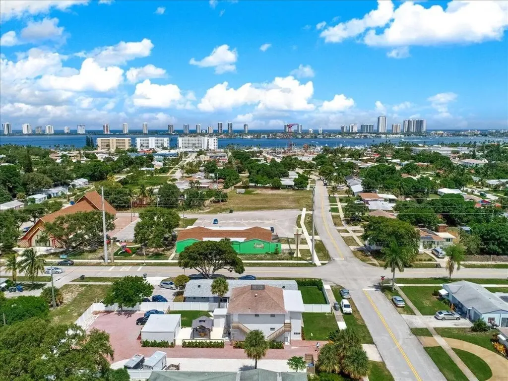 305 Cypress Drive E Lake Park FL 33403