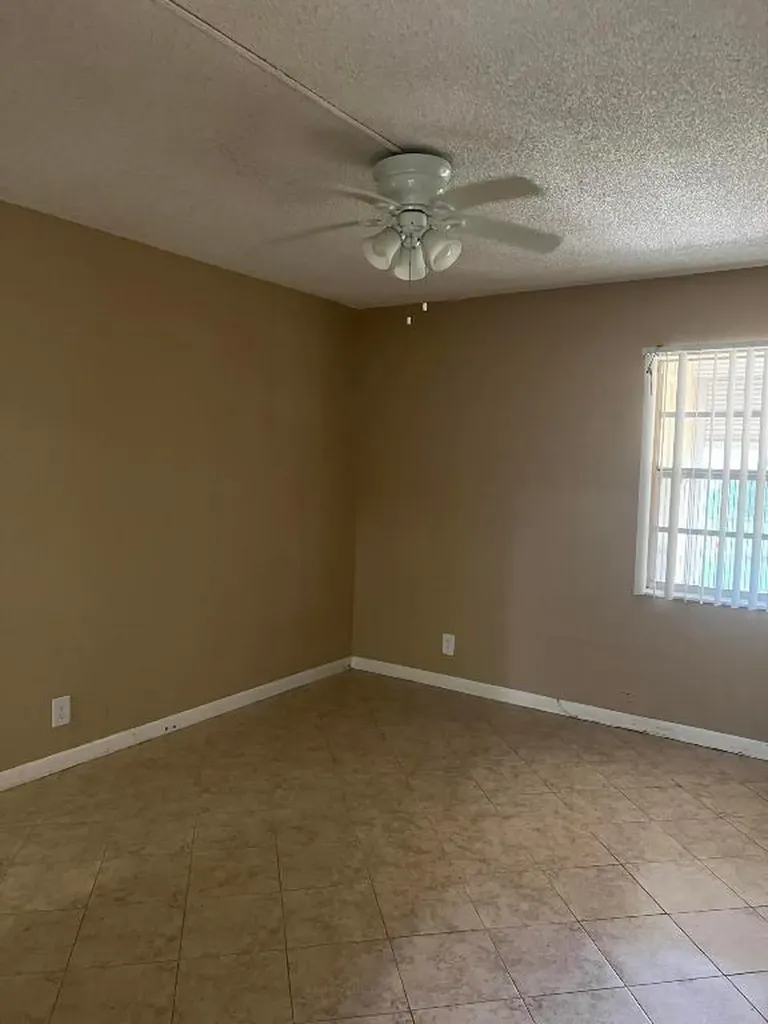 886 Flanders S Delray Beach FL 33484