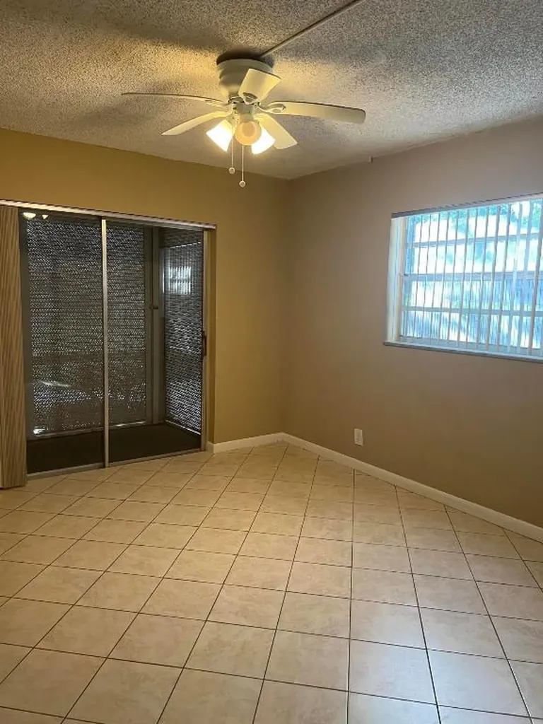 886 Flanders S Delray Beach FL 33484