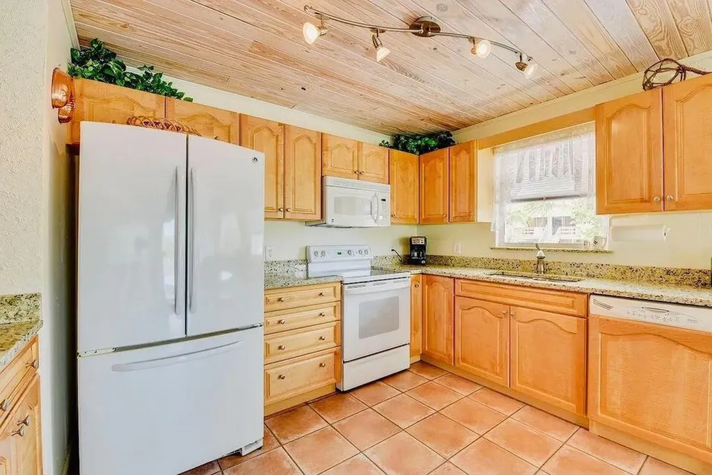 1540 Lantana Lane Big Pine Key FL 33043