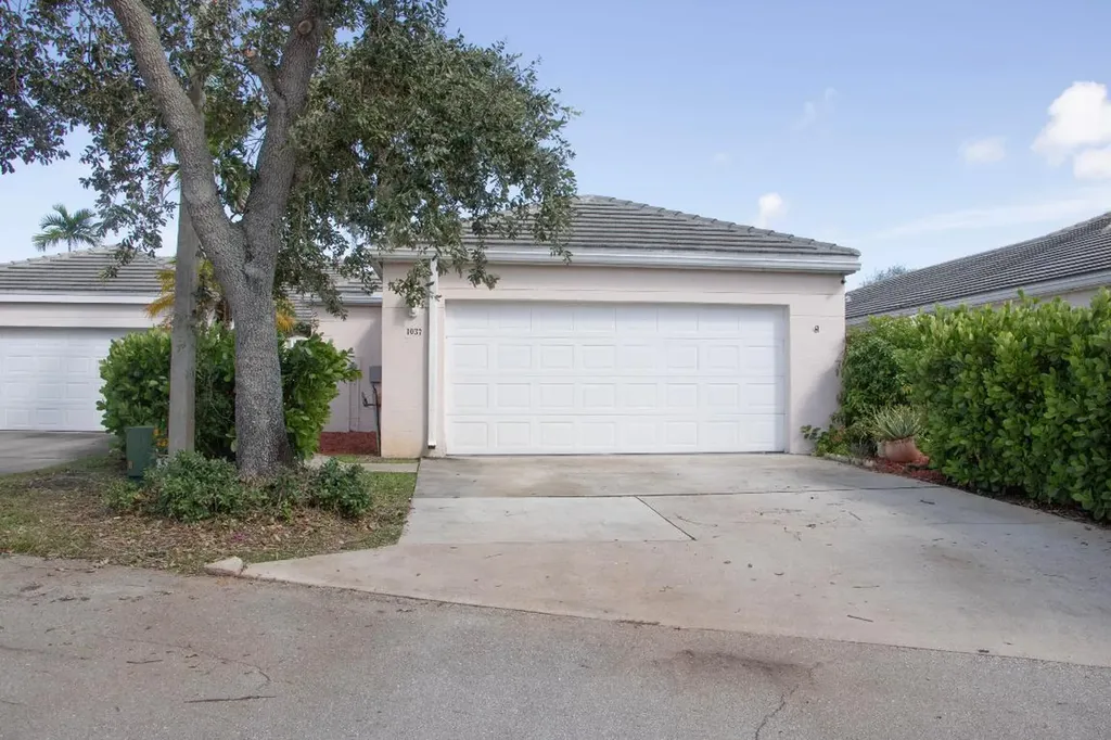 1037 Island Manor Drive Greenacres FL 33413