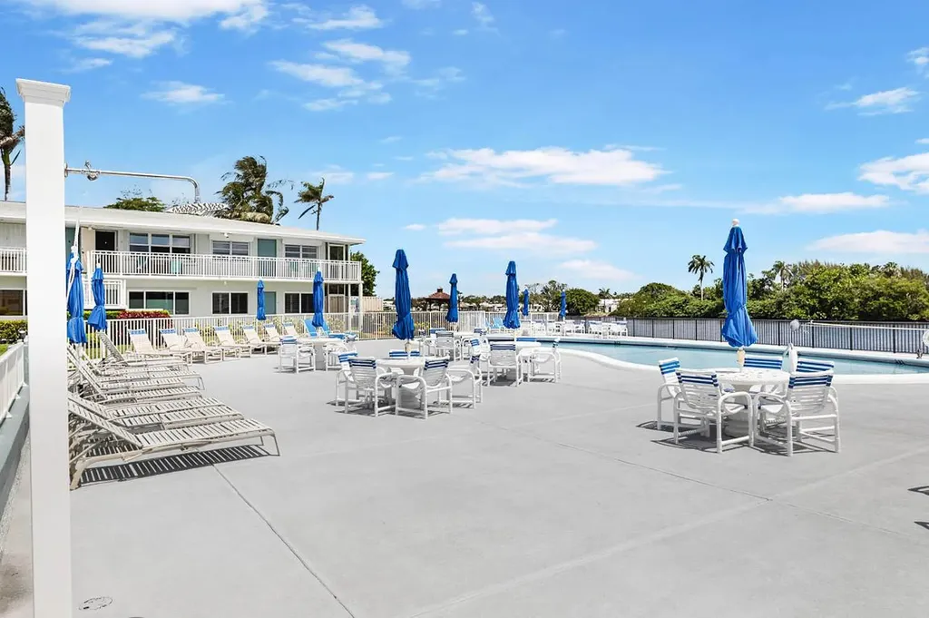 2420 S Federal Highway Boynton Beach FL 33435