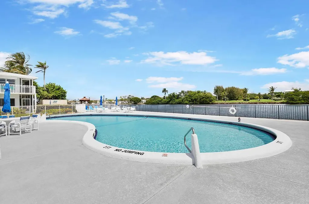 2420 S Federal Highway Boynton Beach FL 33435