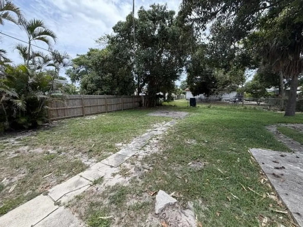 1360 10th Street West Palm Beach FL 33401