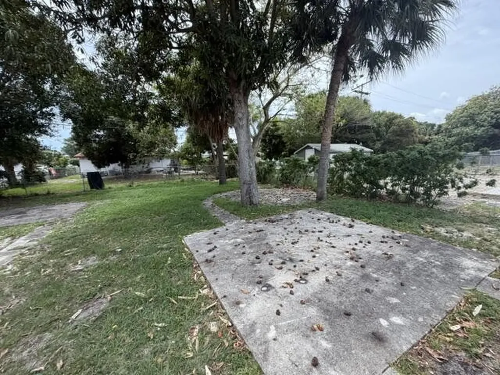 1360 10th Street West Palm Beach FL 33401