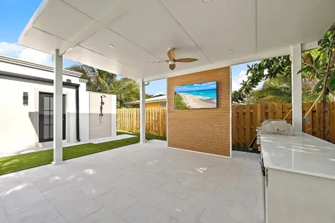 391 W Riverside Drive Tequesta FL 33469