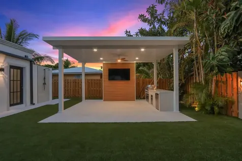 391 W Riverside Drive Tequesta FL 33469