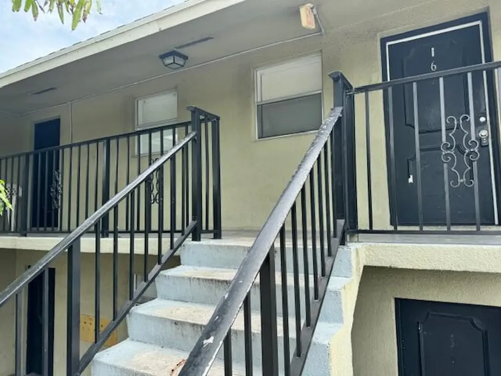 1709 S Federal Highway Lake Worth Beach FL 33460