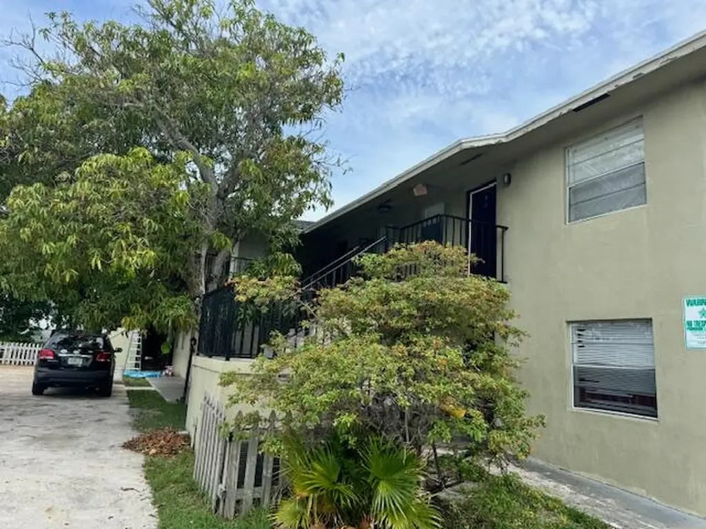 1709 S Federal Highway Lake Worth Beach FL 33460