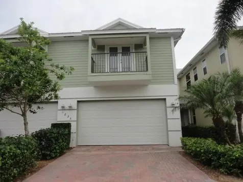 1825 Bridgepointe Circle Vero Beach FL 32967
