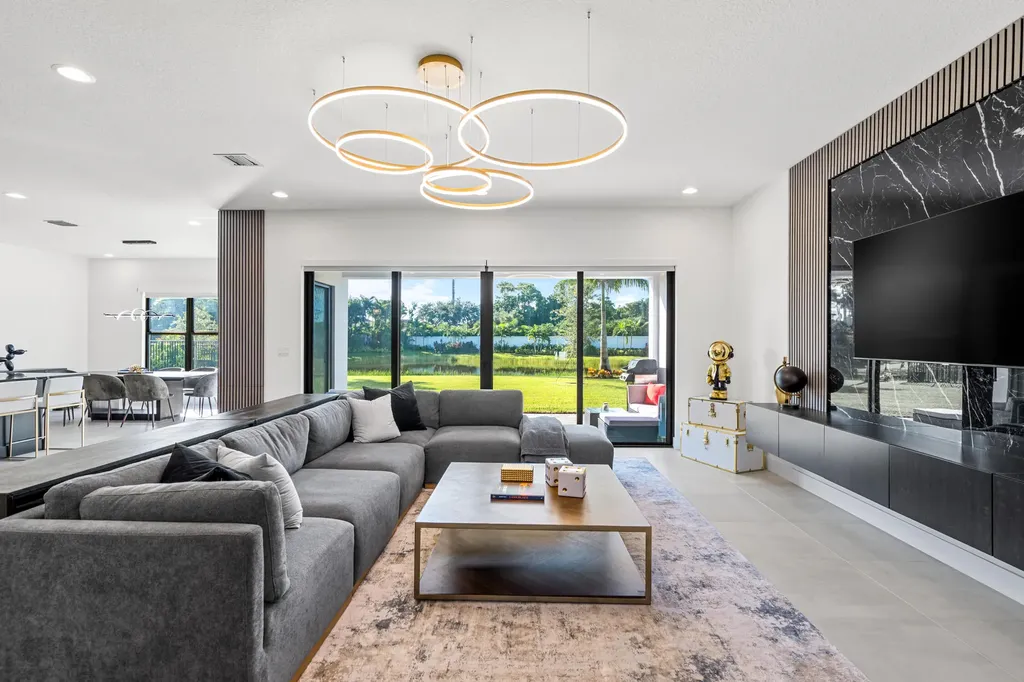 8258 Essex Country Club Drive Boca Raton FL 33434