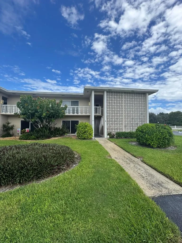 90 South Boulevard Boynton Beach FL 33435