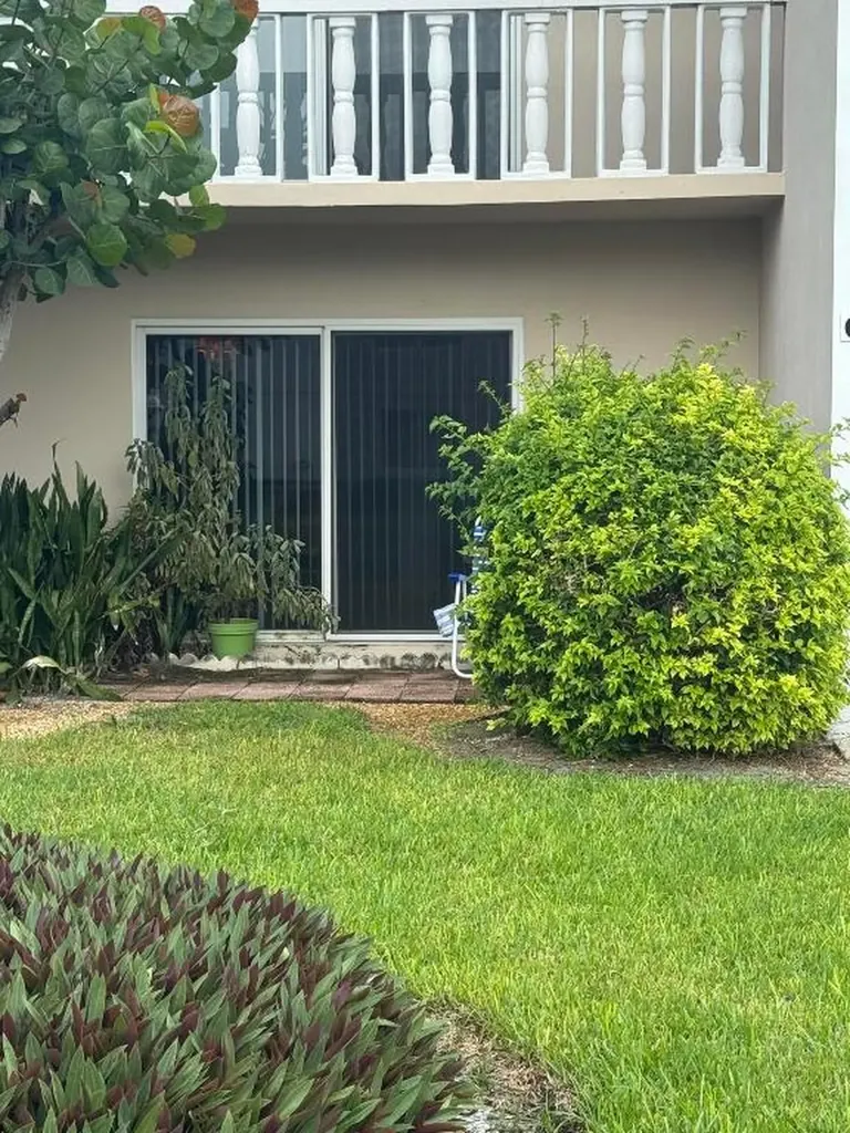 90 South Boulevard Boynton Beach FL 33435