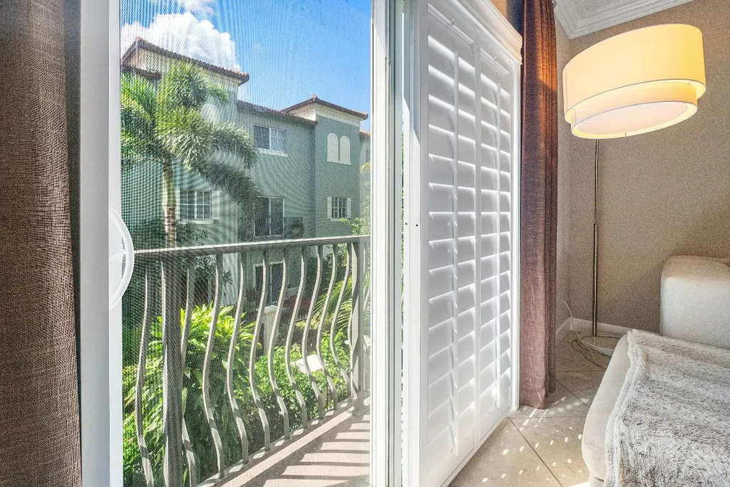34 NW 7th Street Boca Raton FL 33432