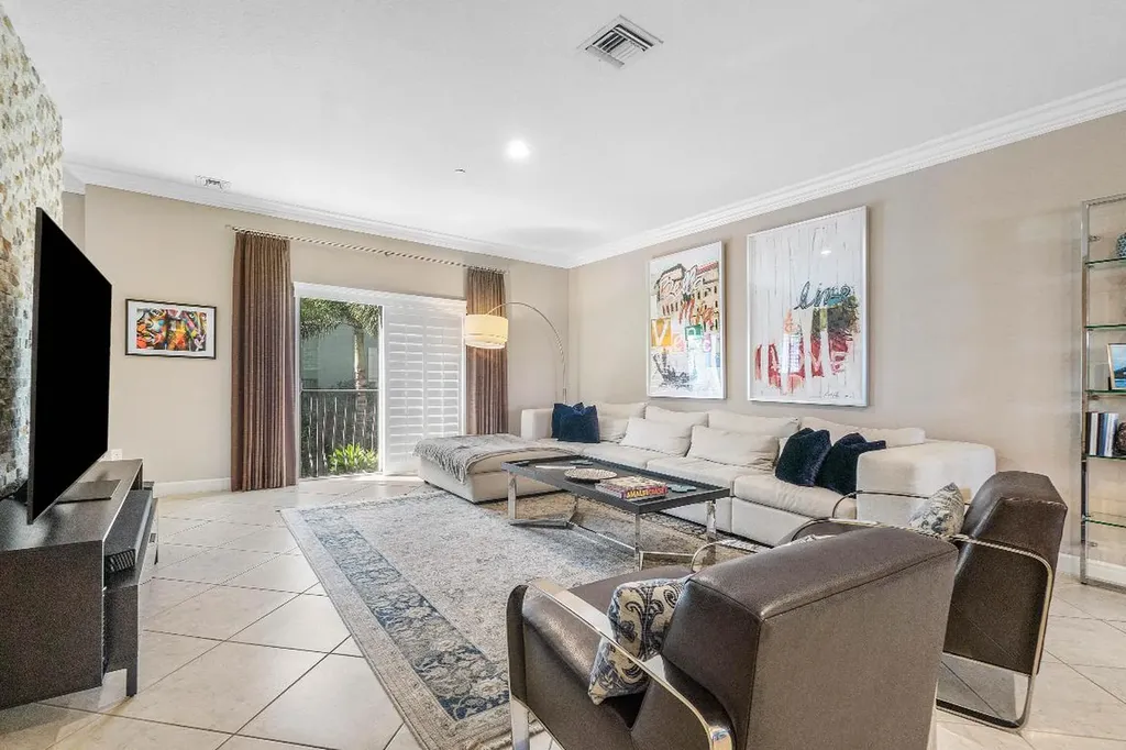 34 NW 7th Street Boca Raton FL 33432