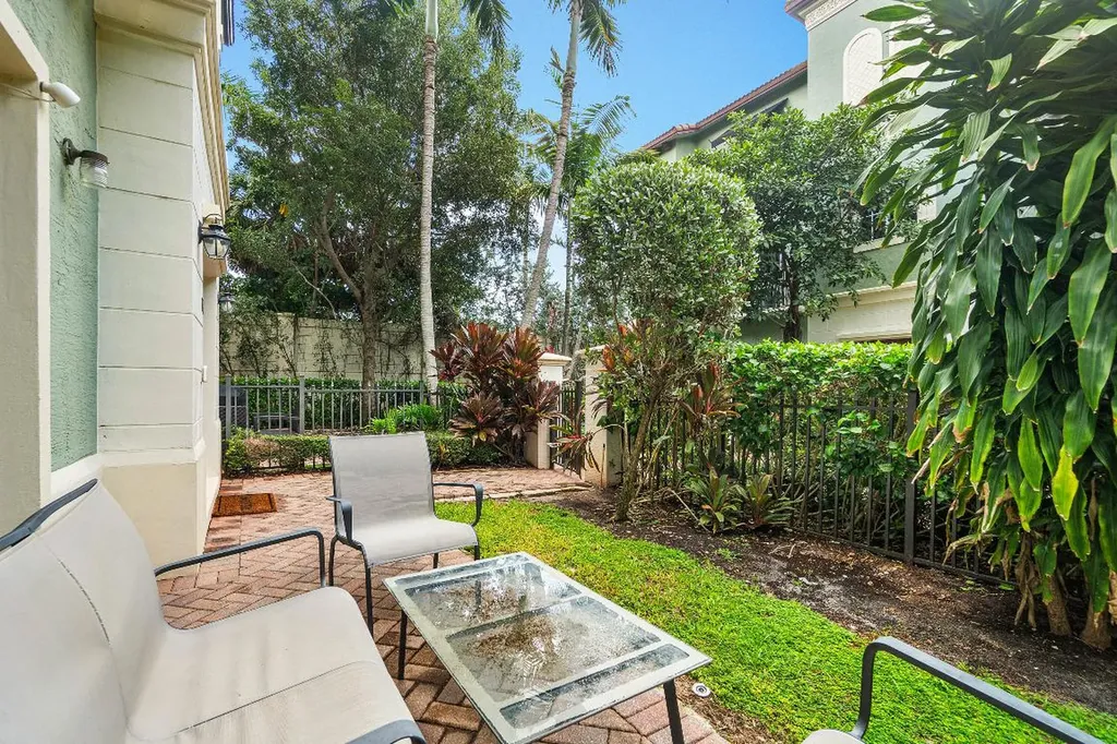 34 NW 7th Street Boca Raton FL 33432