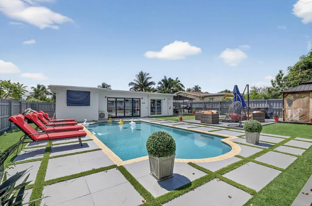 449 SW 4th Avenue Boynton Beach FL 33435