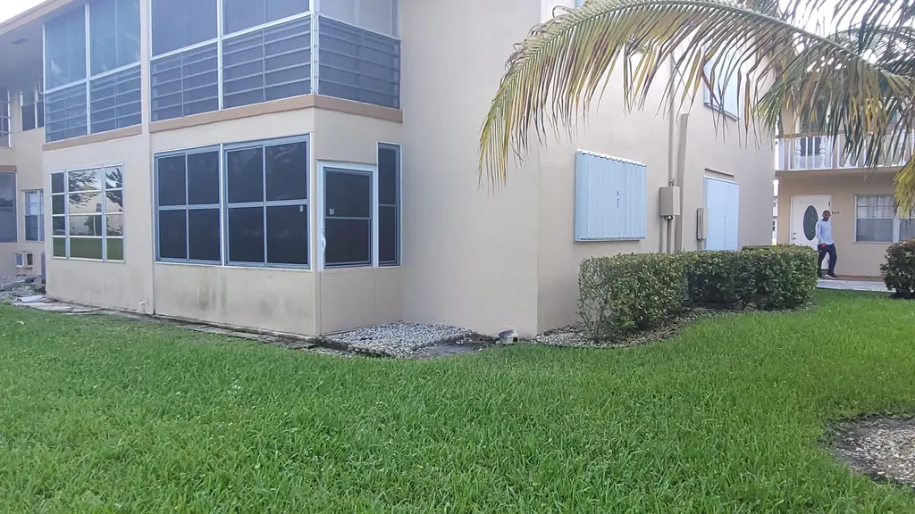 201 Coventry I West Palm Beach FL 33417