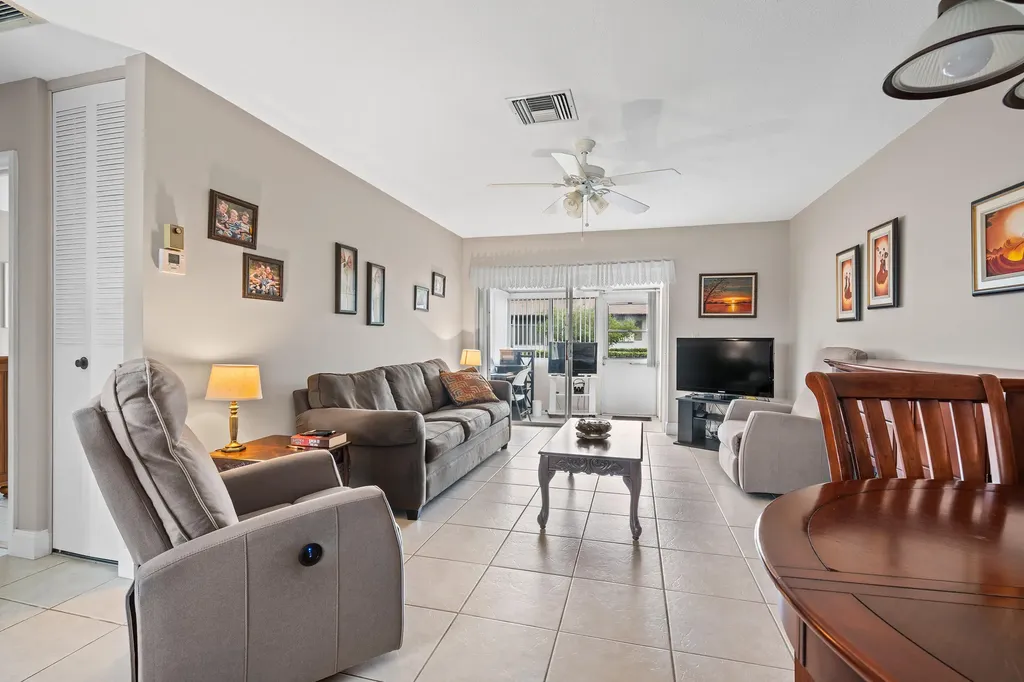 2822 Crosley Drive W West Palm Beach FL 33415