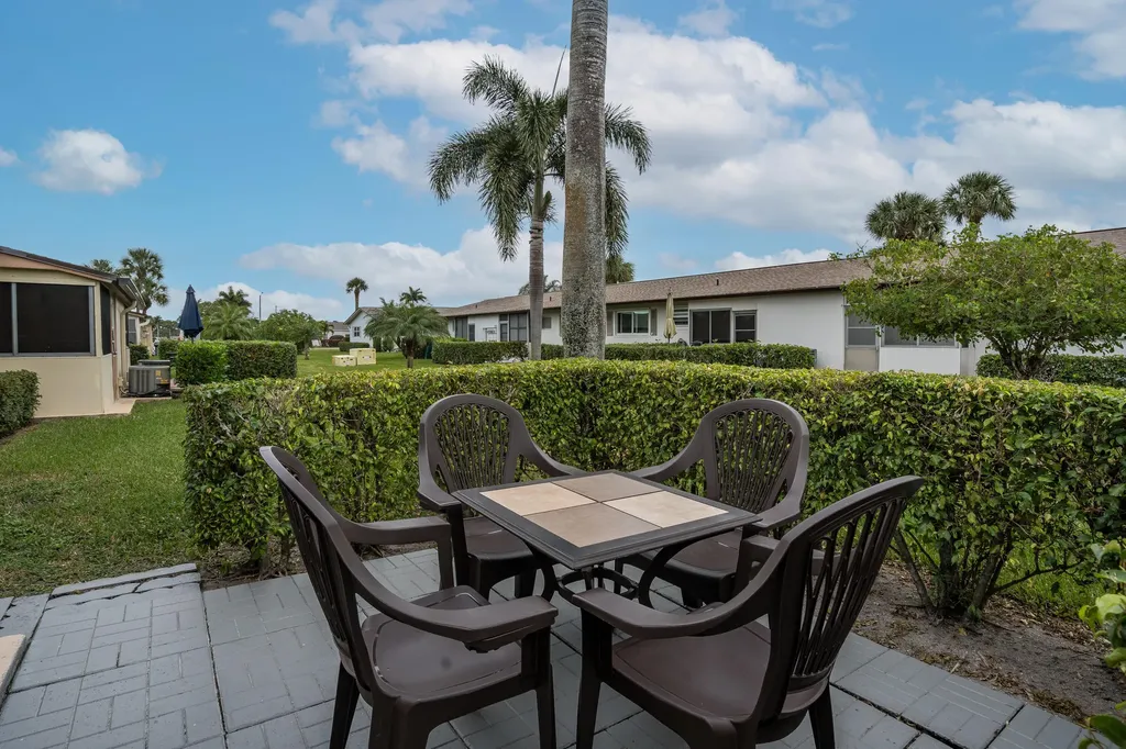 2822 Crosley Drive W West Palm Beach FL 33415