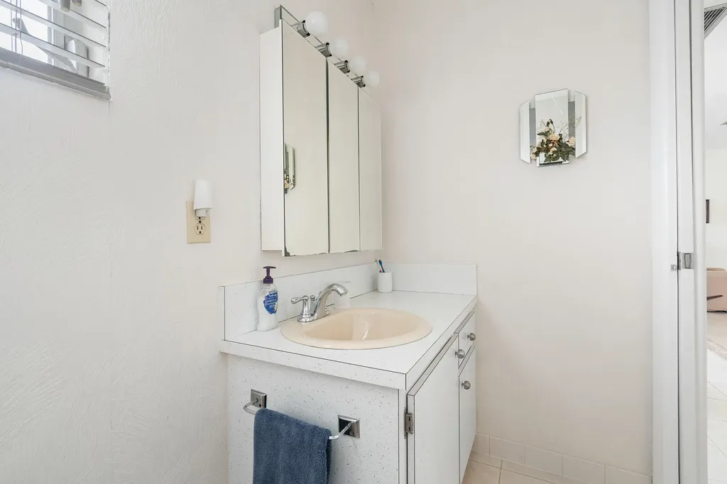 2832 W Crosley Drive West Palm Beach FL 33415