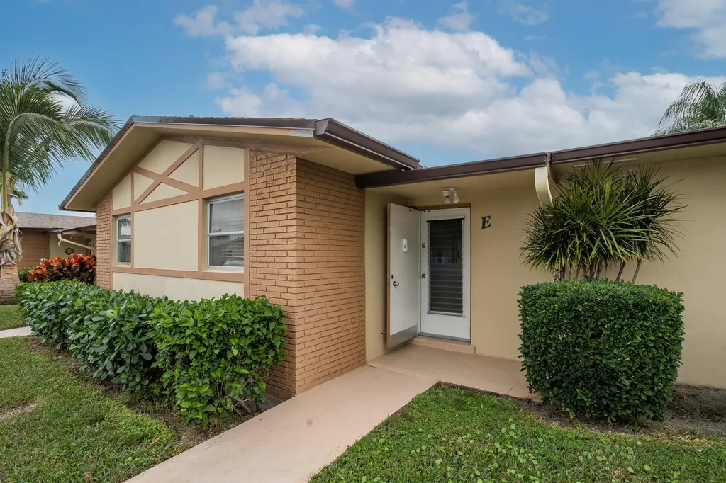 2832 W Crosley Drive West Palm Beach FL 33415