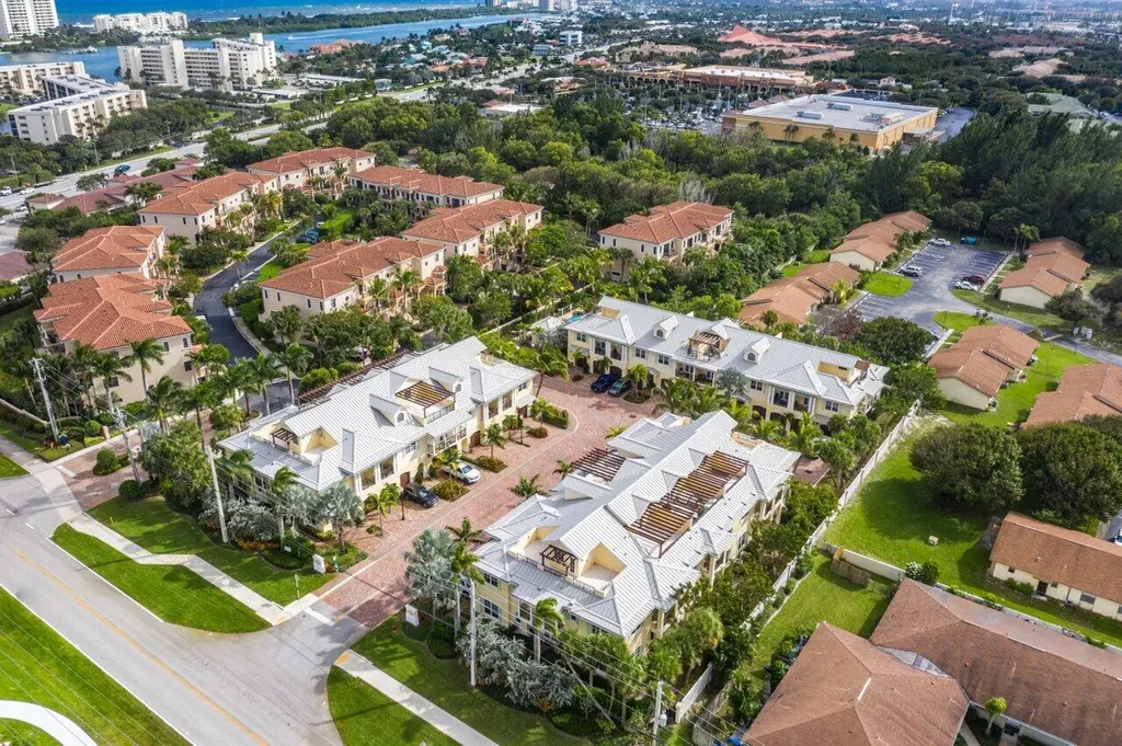 3770 County Line Road Tequesta FL 33469
