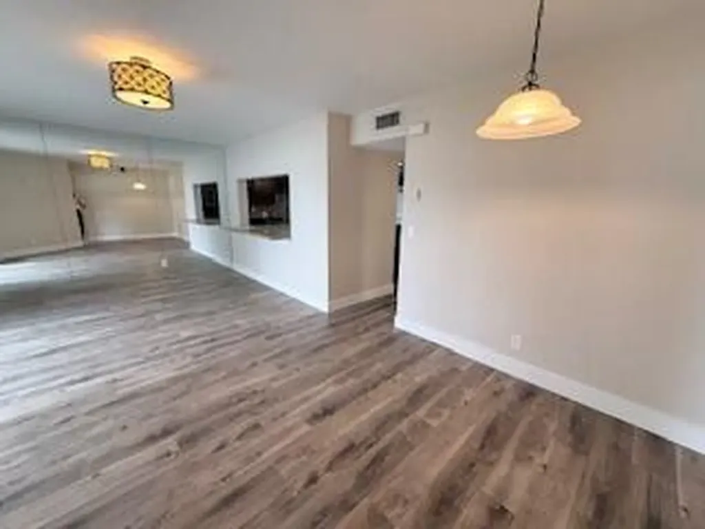 307 Liberty Court Deerfield Beach FL 33442