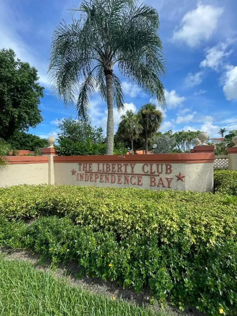 307 Liberty Court Deerfield Beach FL 33442