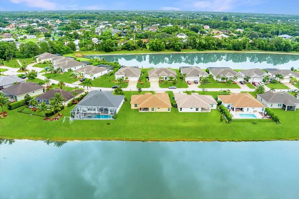 448 SW Vista Lake Drive Port St Lucie FL 34953