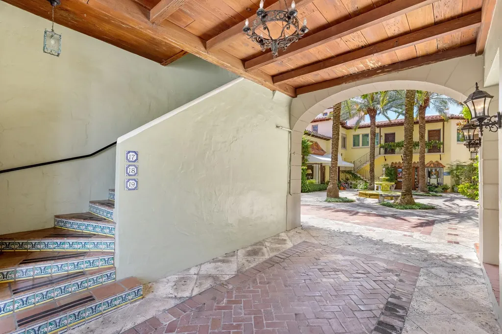9 Via Parigi Palm Beach FL 33480