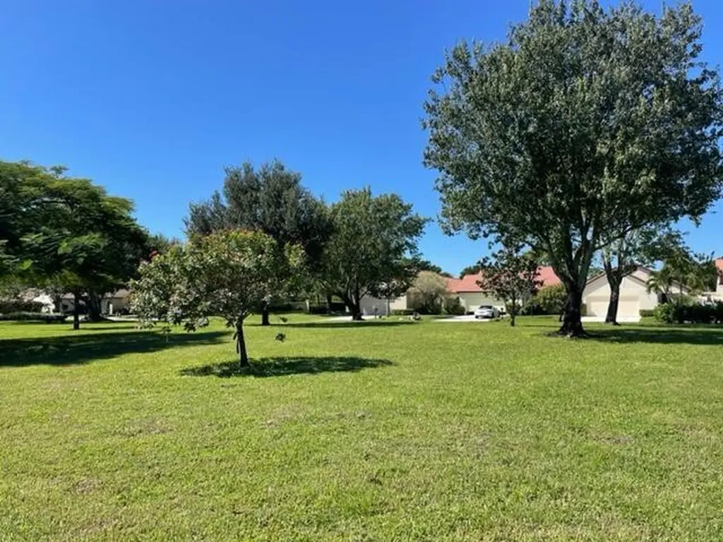 36 Ironwood Way N Palm Beach Gardens FL 33418