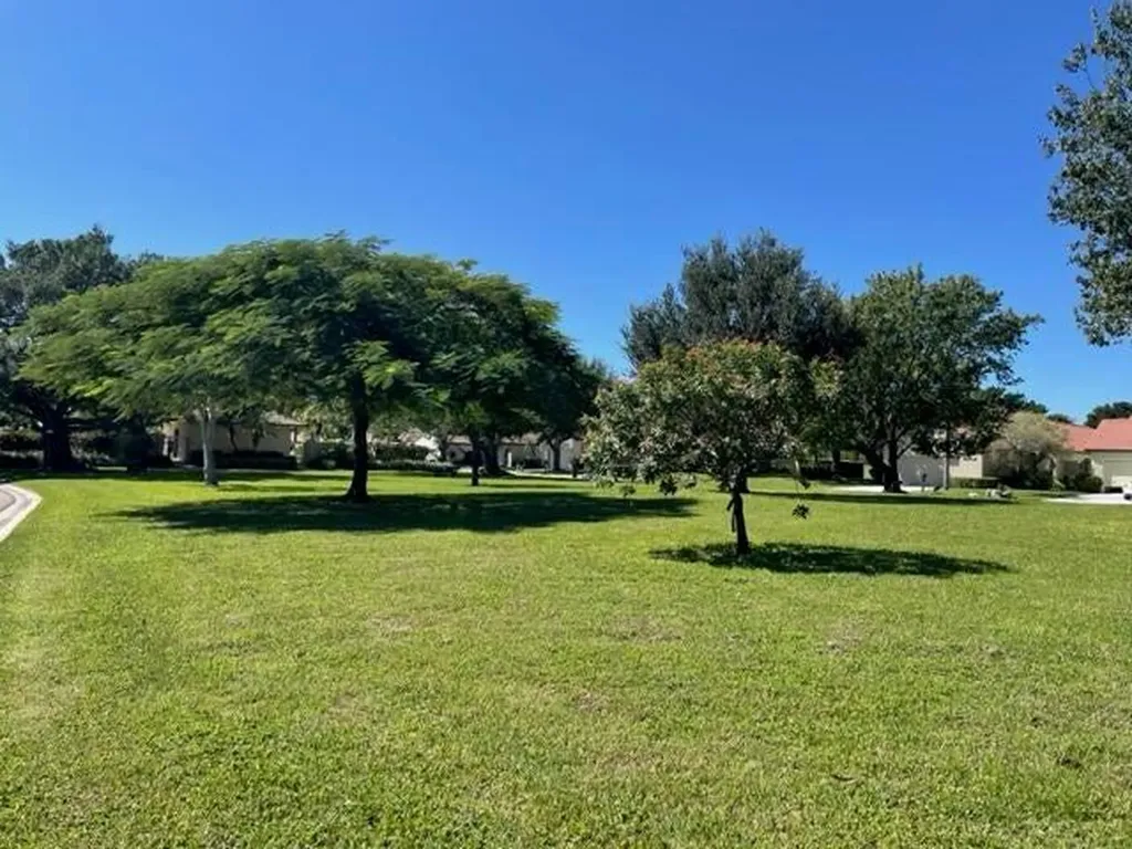 36 Ironwood Way N Palm Beach Gardens FL 33418