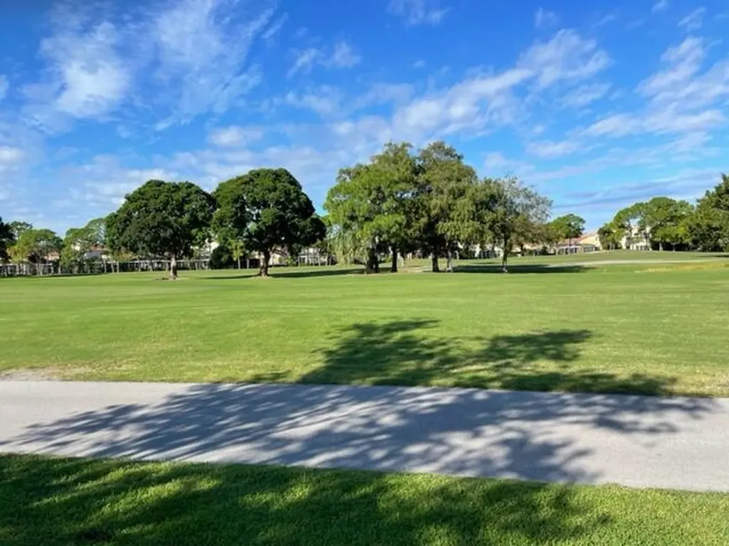 36 Ironwood Way N Palm Beach Gardens FL 33418
