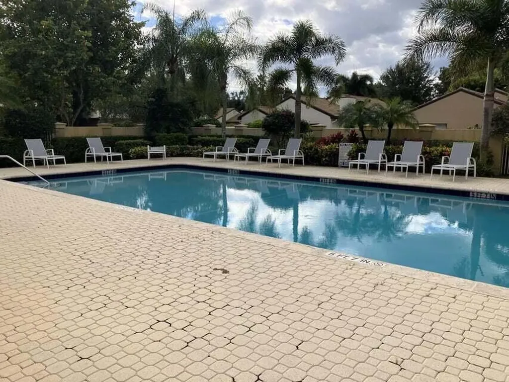 36 Ironwood Way N Palm Beach Gardens FL 33418