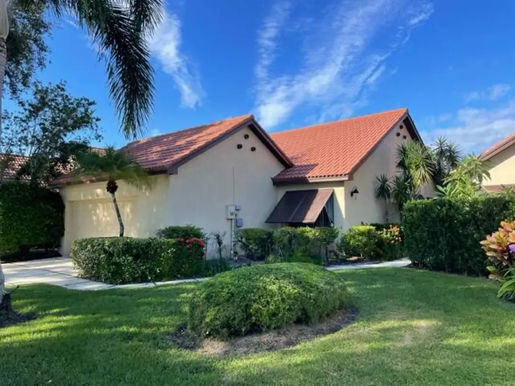 36 Ironwood Way N Palm Beach Gardens FL 33418
