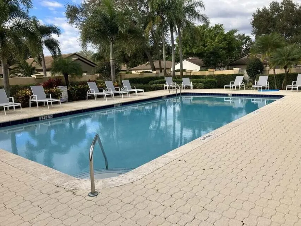 36 Ironwood Way N Palm Beach Gardens FL 33418