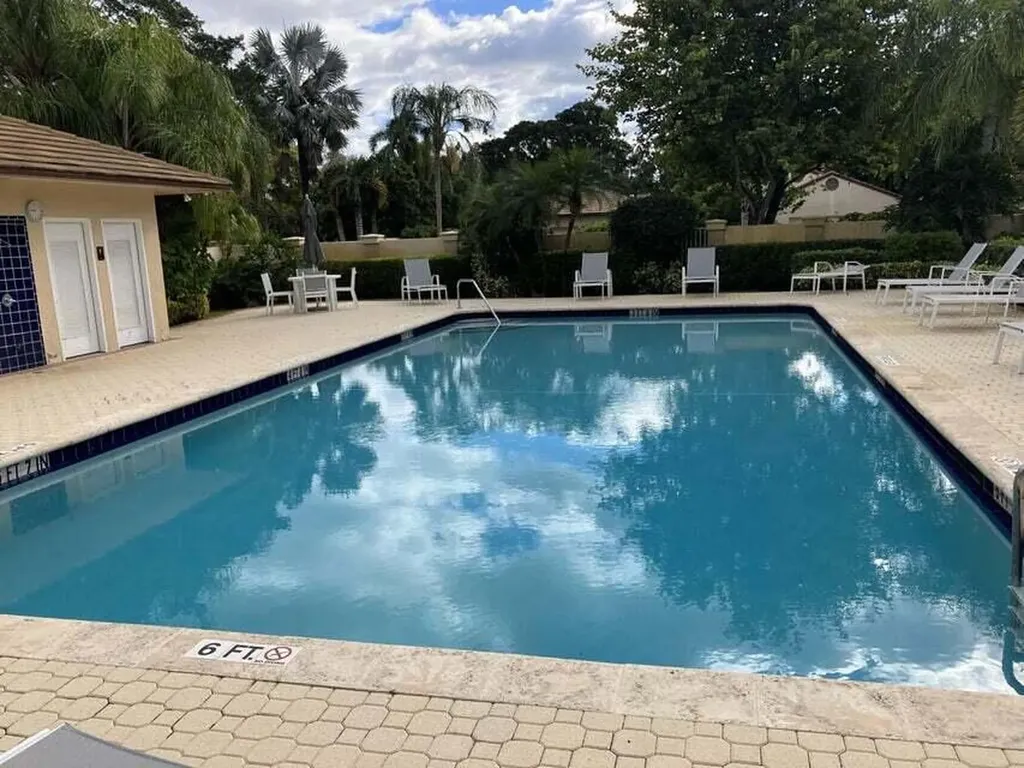 36 Ironwood Way N Palm Beach Gardens FL 33418
