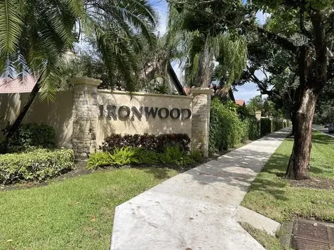 36 Ironwood Way N Palm Beach Gardens FL 33418