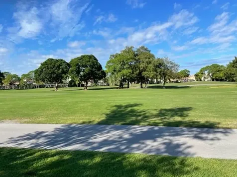 36 Ironwood Way N Palm Beach Gardens FL 33418