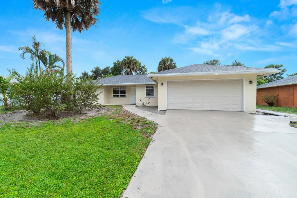 1064 SE Euclid Lane Port St Lucie FL 34983