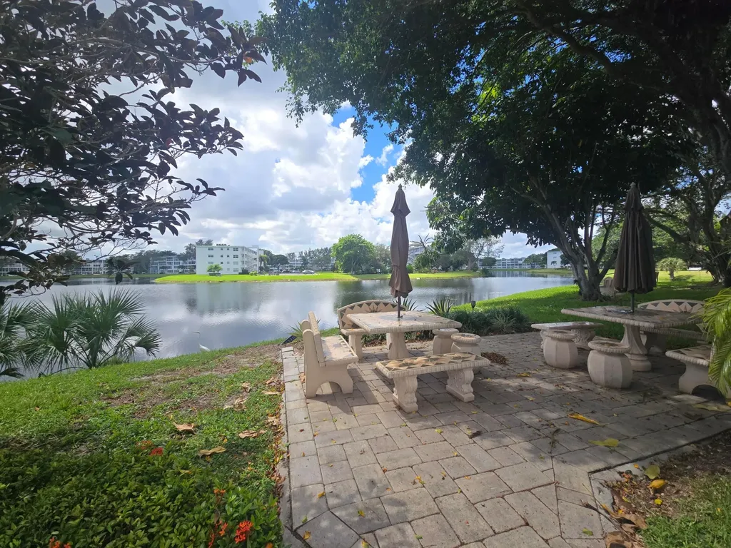 2010 Westbury F Deerfield Beach FL 33442