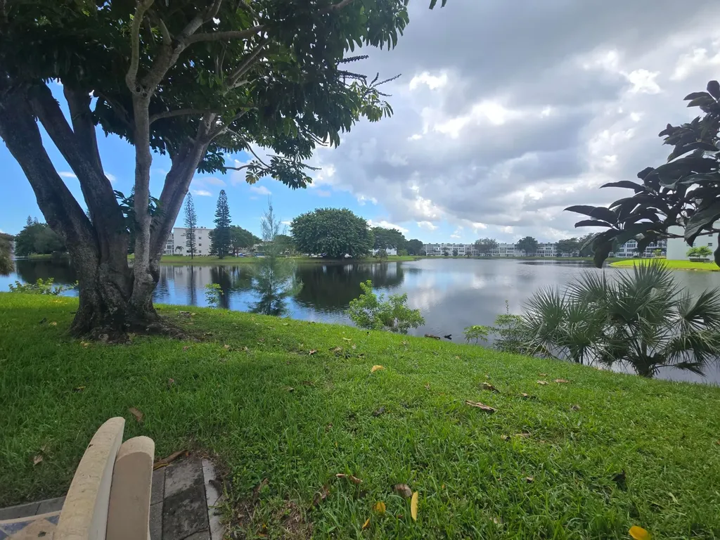 2010 Westbury F Deerfield Beach FL 33442